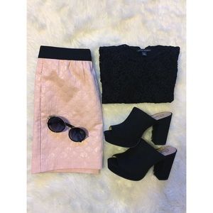 Baby pink LOFT skirt with pockets